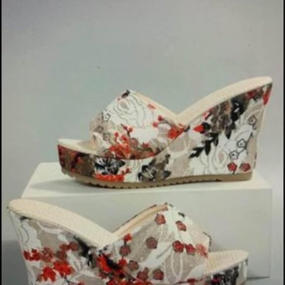 Ladies NEW size 9.5 Cloth wedge sandals - Picture 9 of 10